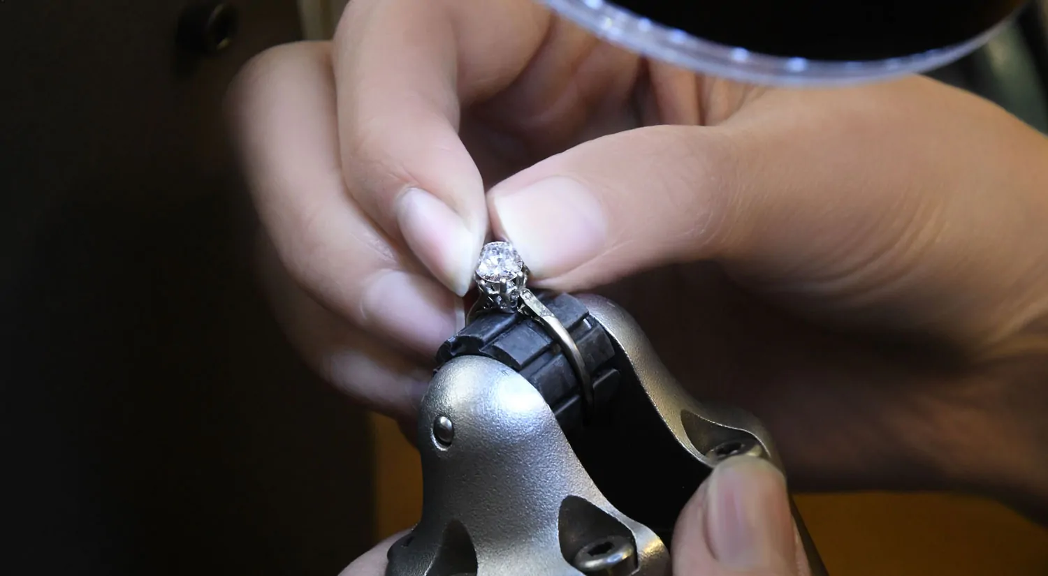 Create a Bespoke Engagement Ring at Laings