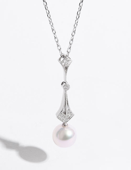 pearl-jewellery-at-laings