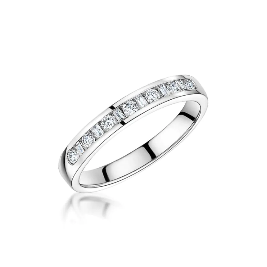 18ct White Gold 0.20ct G SI Brilliant & Baguette Diamond Ring