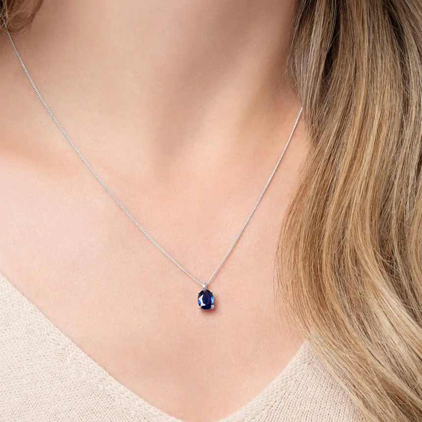 18ct White Gold 1.25ct Sapphire Pendant and Chain
