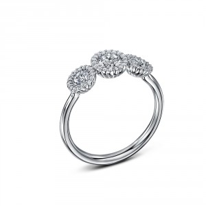 Andrew Geoghegan Cannele Trois_0.33ct centre Brilliant_Platinum_1000px