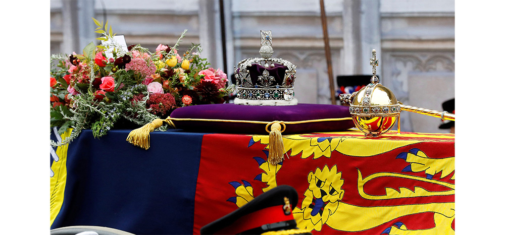 The Queen's coffin with her crown laid on top.