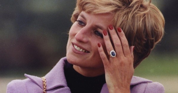 Diana wearing her Sapphire engagement ring