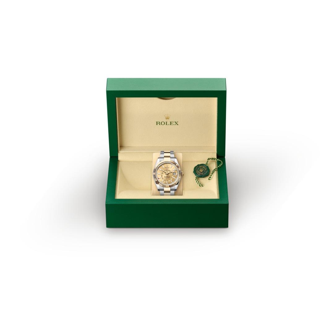 Rolex Sky-Dweller M336933-0001 in Rolex box