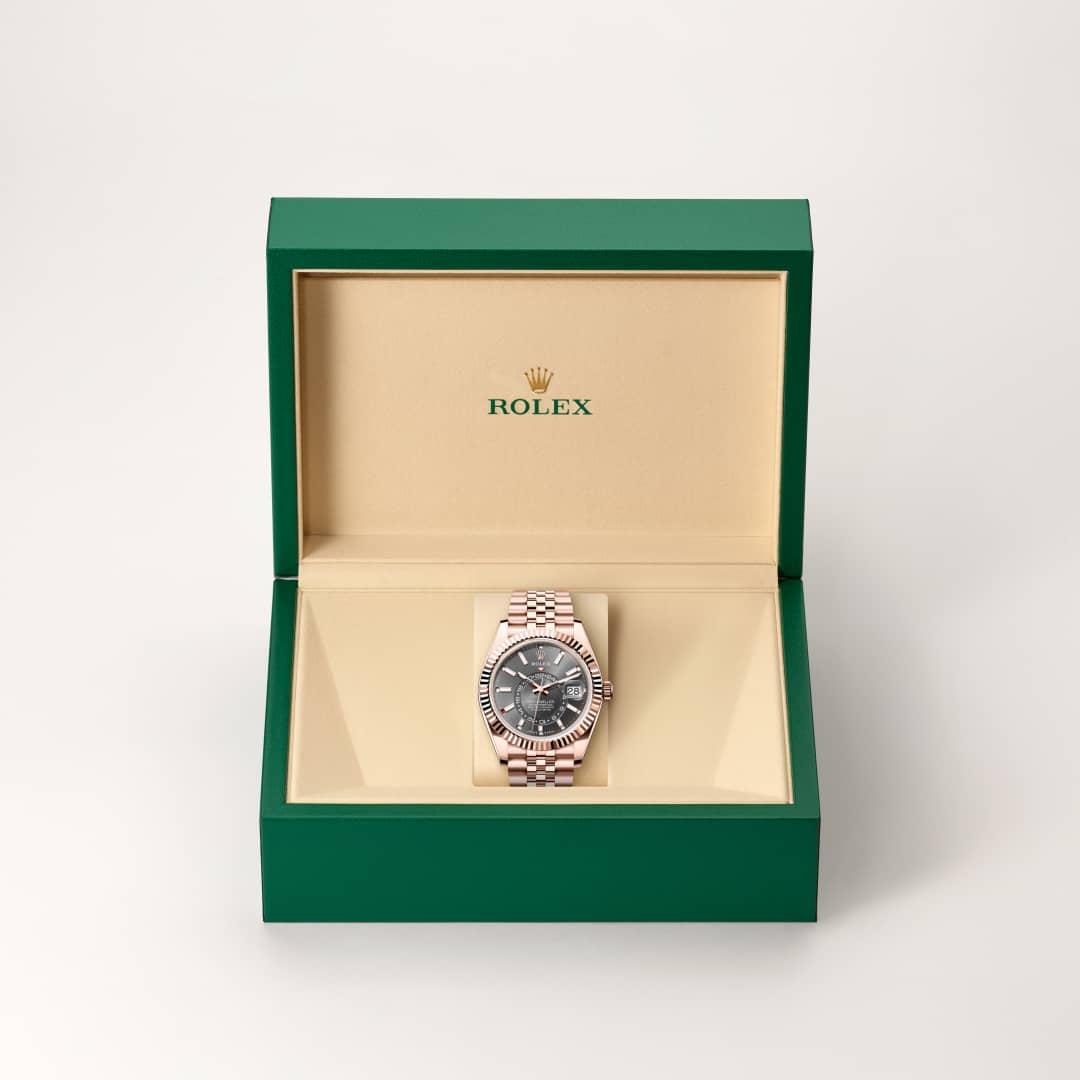 Rolex Sky-Dweller M336935-0008 in Rolex box