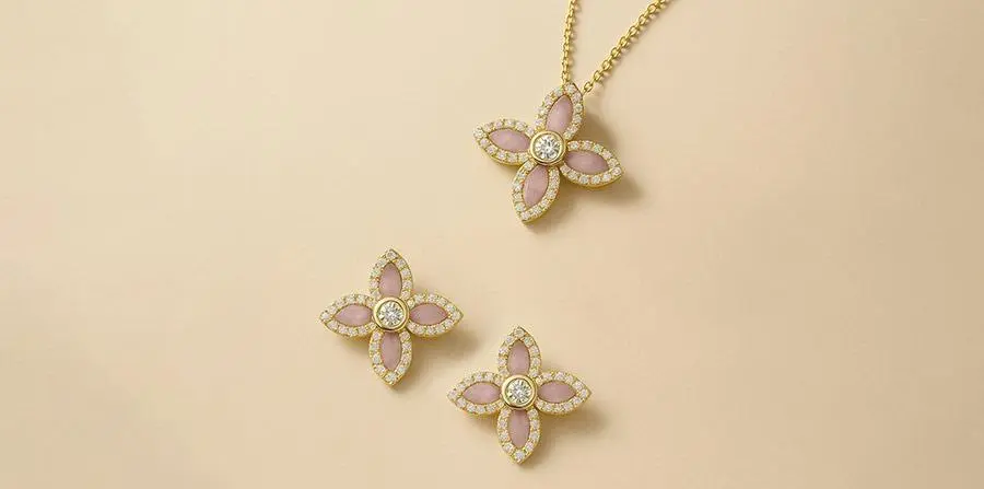 A timeless luxury, yellow gold jewellery has a remarkable contemporary appeal and eternal sparkle. Discover today.