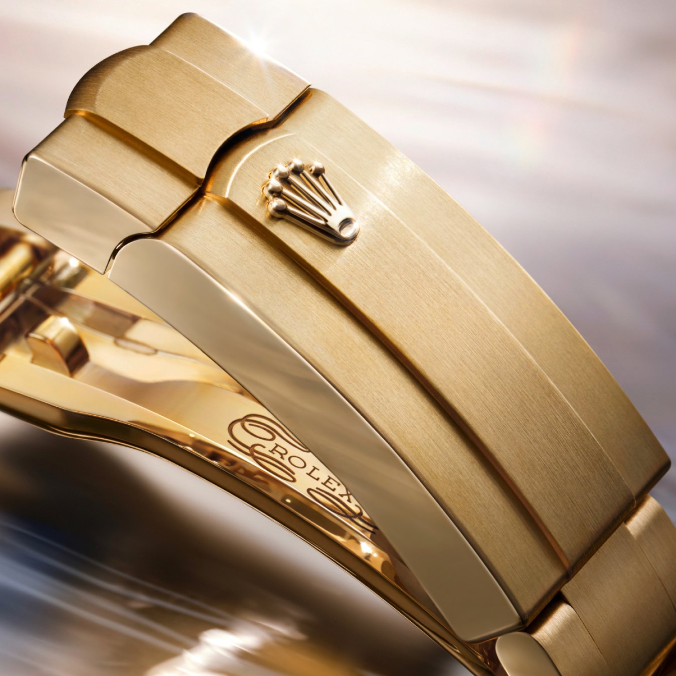 Close up of the new Oyster Perpetual 28 & 34 watch