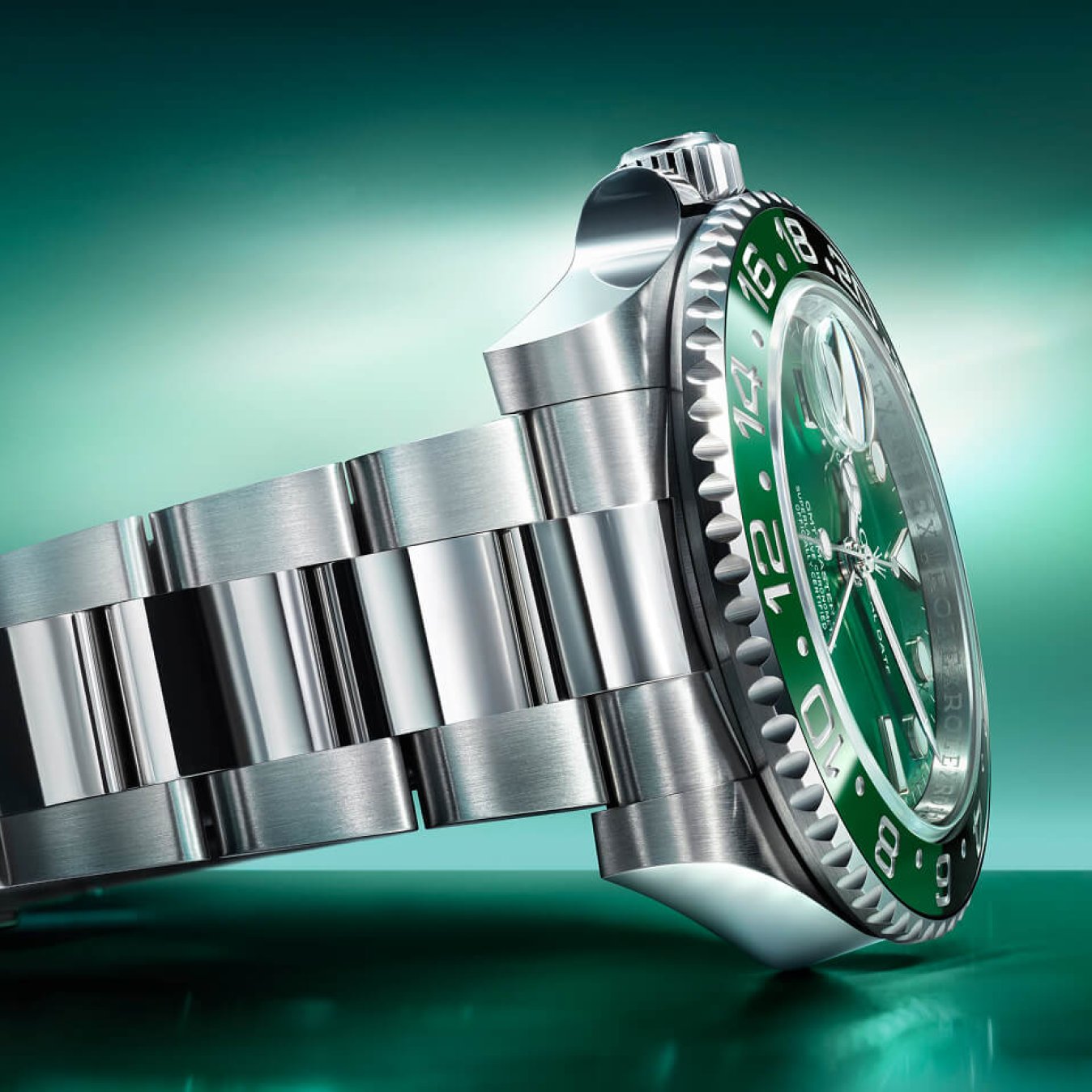 Side view of the Oyster bracelet and Oysterlock safety clasp