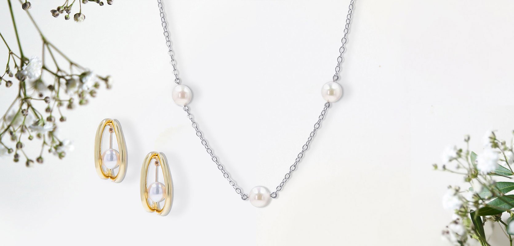 A beautiful Mikimoto gift set consisting of a pearl string necklace, pearl stud earrings and a pearl bracelet, all with white gold clasps.