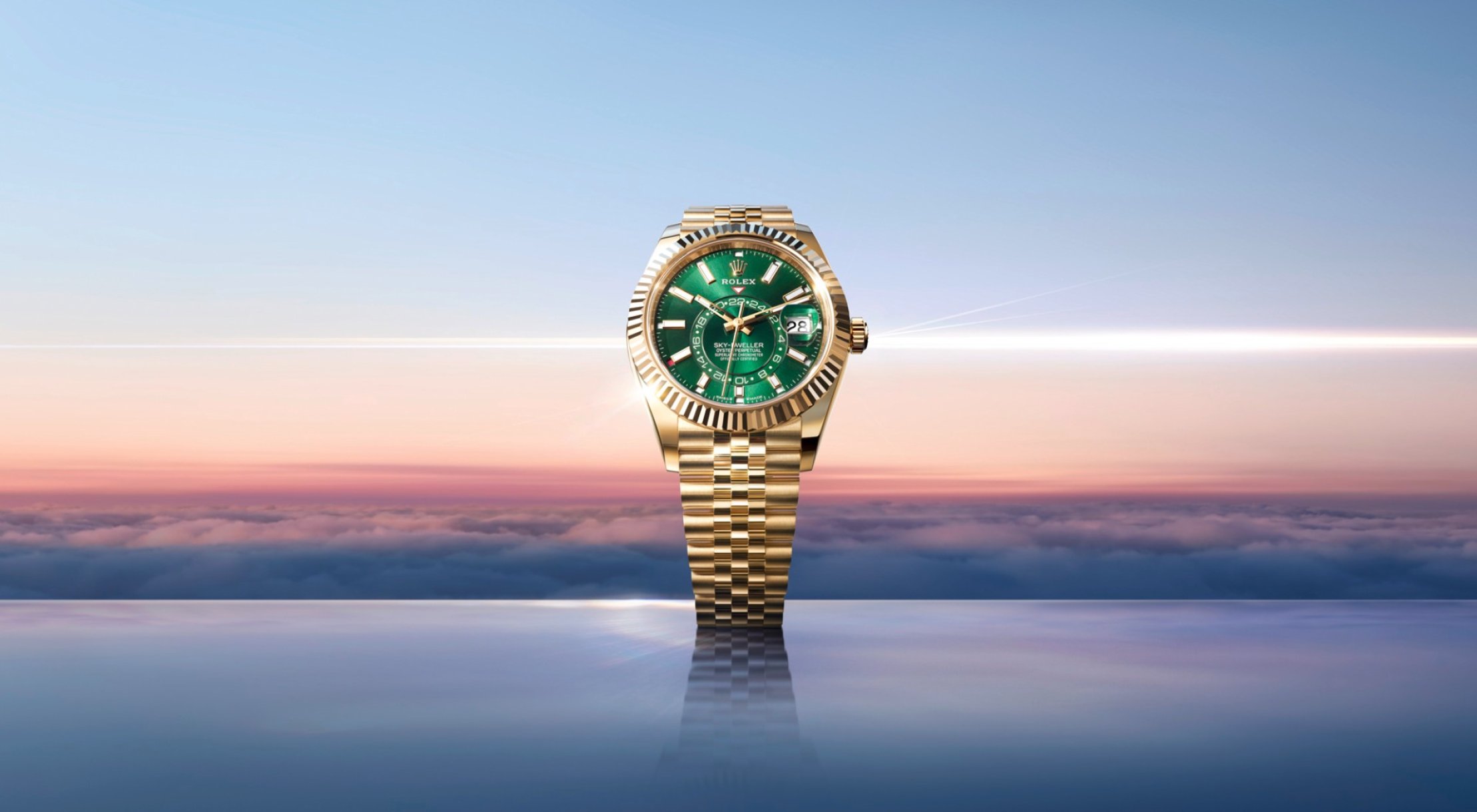 Rolex Sky-Dweller in 18 ct Yellow Gold with Black Dial and Oysterflex bracelet