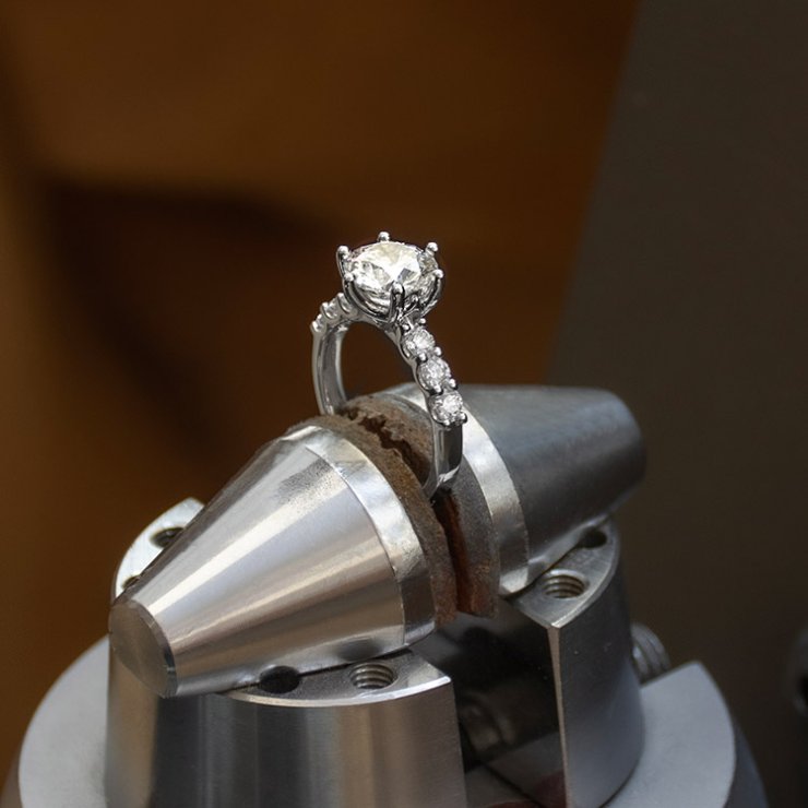 Create a Bespoke Engagement Ring at Laings
