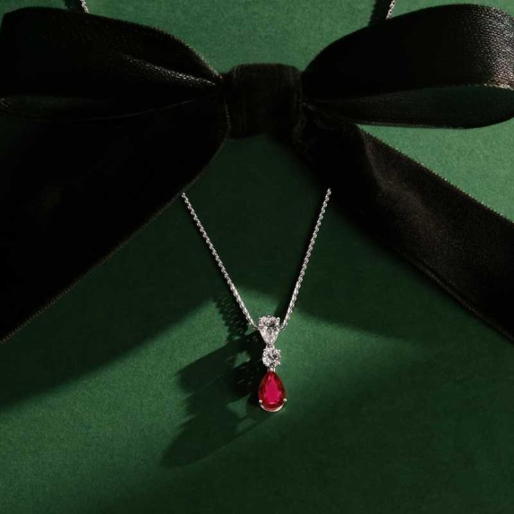 Necklace &amp; Pendant Gifts