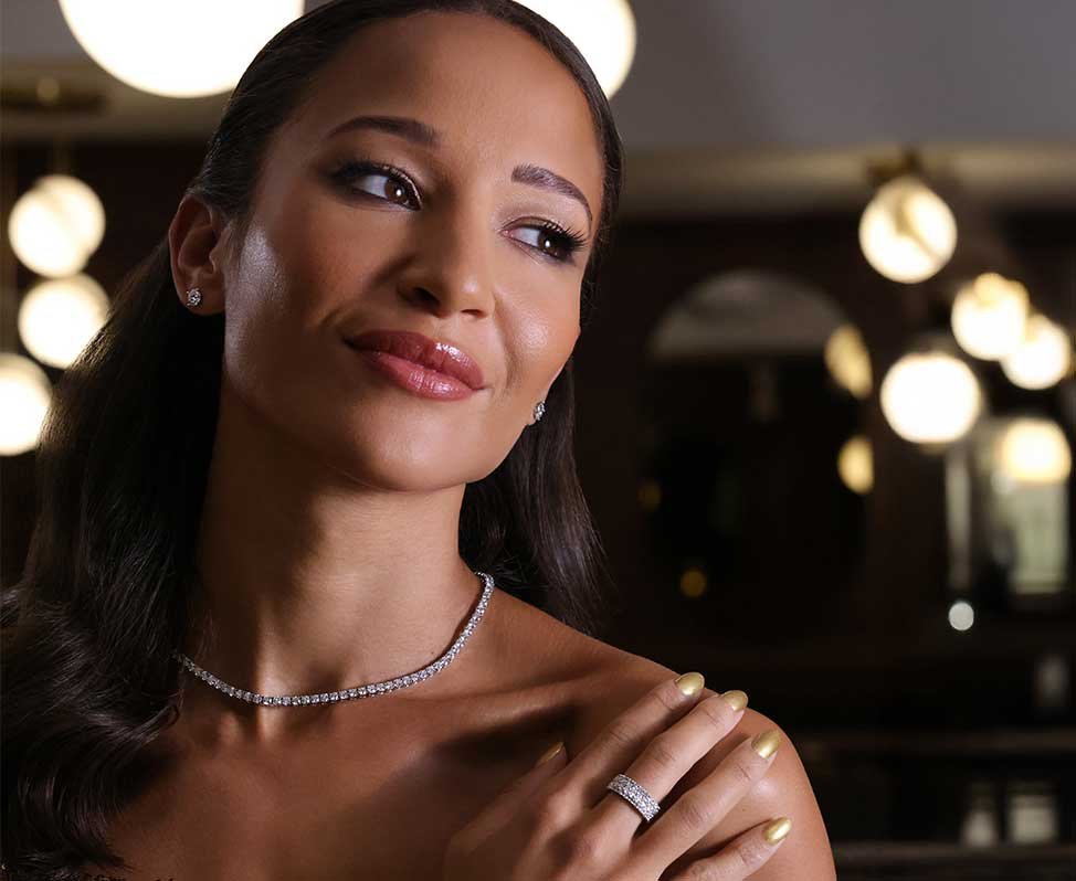 The Sparkle of the Season: Jewellery that captures Christmas Glamour